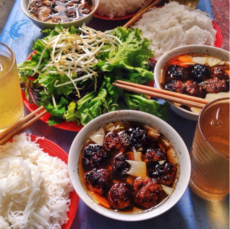 10 Quán ăn trong hẻm đông khách nhất Hà Nội